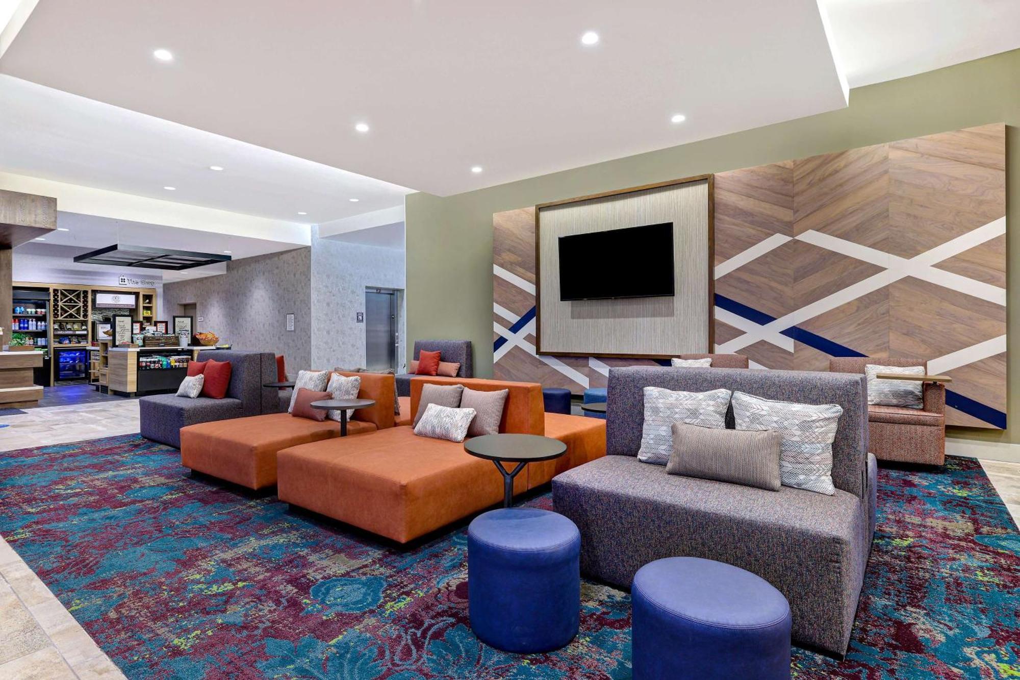 Hilton Garden Hotel 3*
